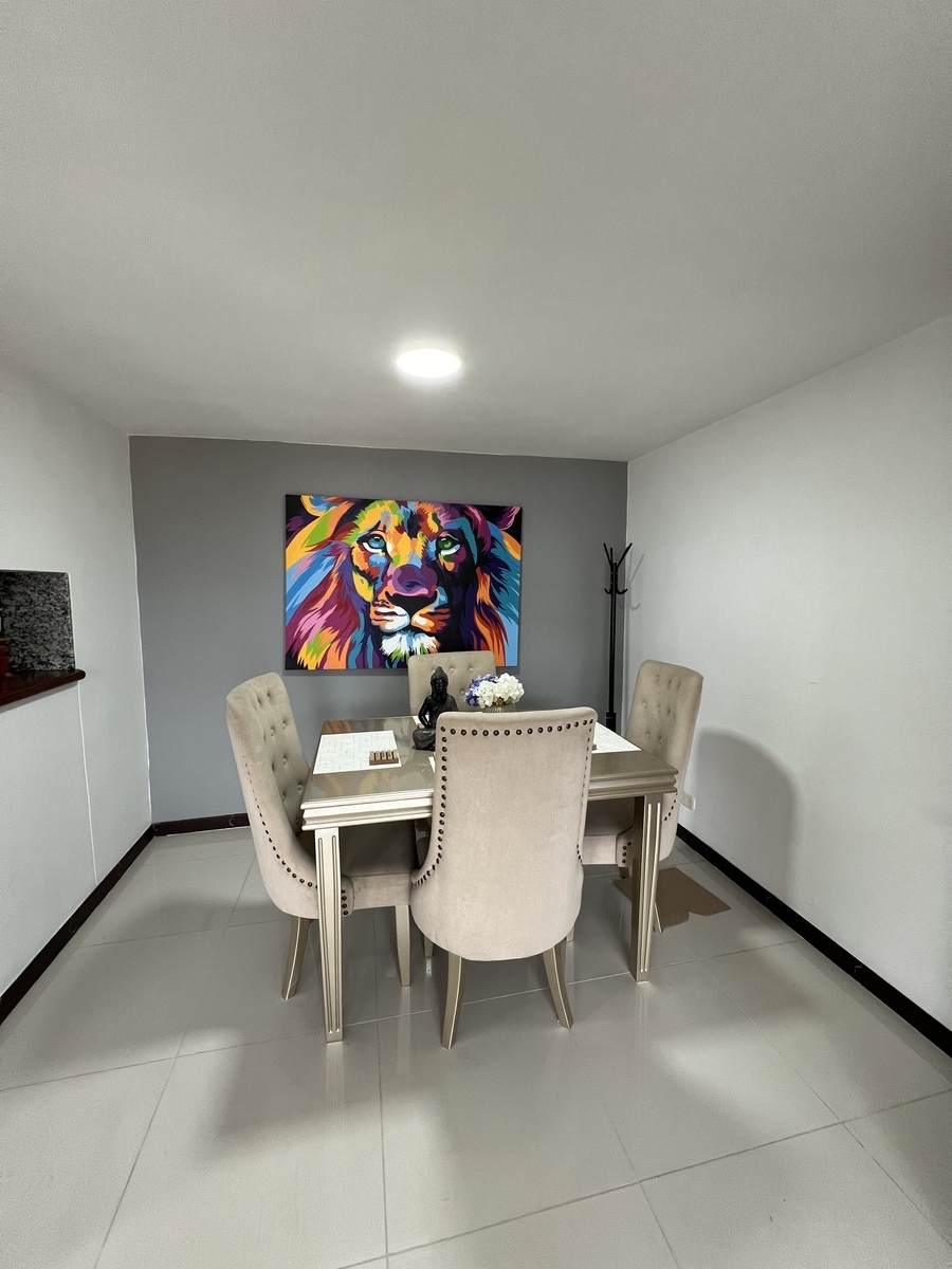 apartamento en venta en Los Bernal con vista