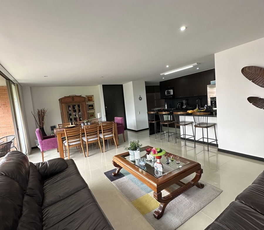 Apartamento en el poblado con una excelente vista