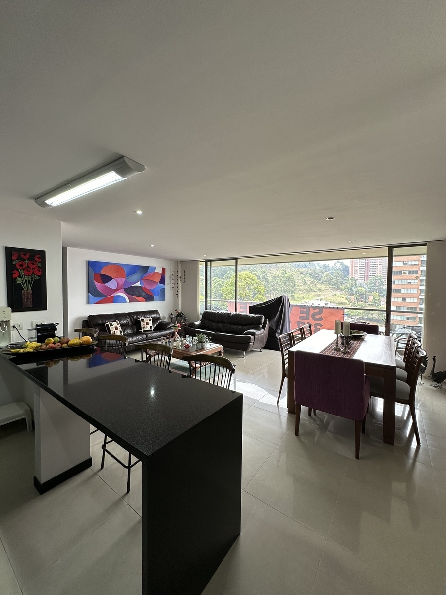 Apartamento en el poblado con una excelente vista