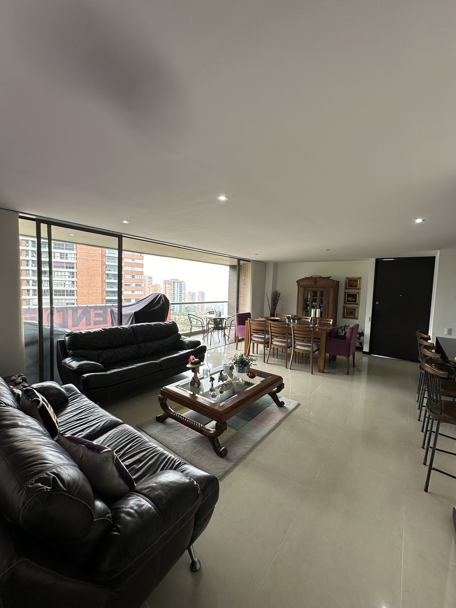 Apartamento en el poblado con una excelente vista