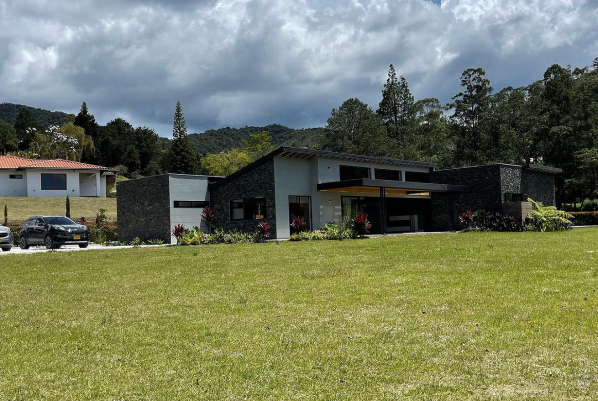 casa campestre en la ceja para estrenar lujosa