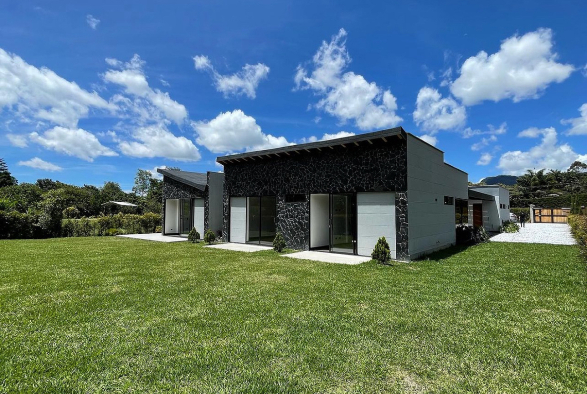 casa campestre en la ceja para estrenar lujosa