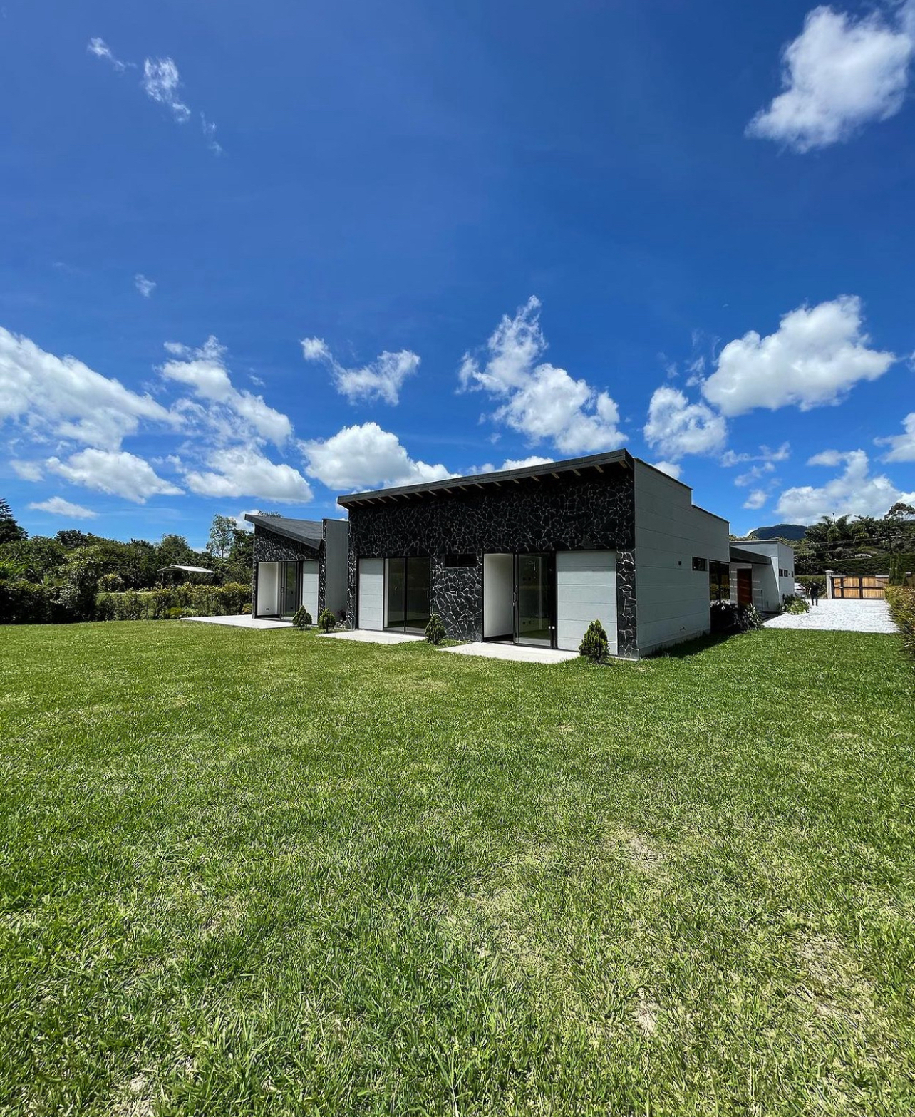 casa campestre en la ceja para estrenar lujosa