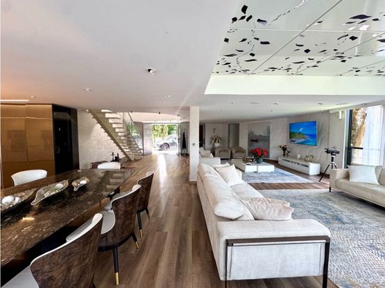 casa de lujo, elegancia, jacuzzi, terraza, envigado, exclusividad, moderna, amplitud, gym, billar, poblado, hermosa vista, naturaleza, zonas verdes