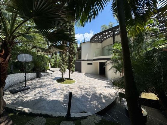 casa de lujo, elegancia, jacuzzi, terraza, envigado, exclusividad, moderna, amplitud, gym, billar, poblado, hermosa vista, naturaleza, zonas verdes