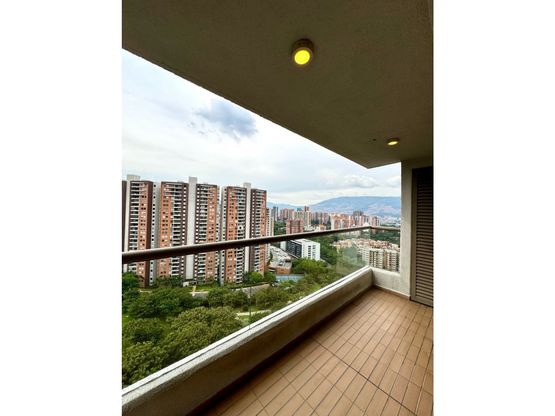 Medellín En Venta Poblado Loma de los Bernal Lujo Apartamento
