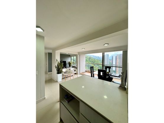 Medellín En Venta Poblado Loma de los Bernal Lujo Apartamento