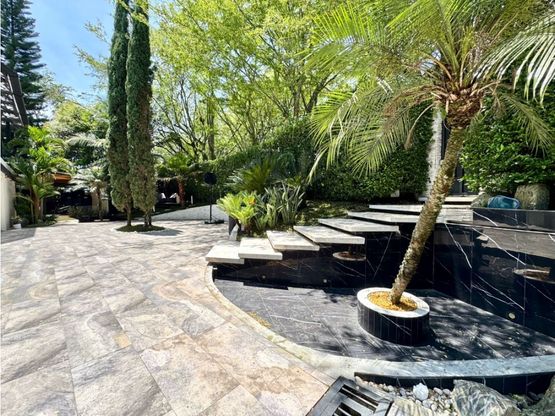 casa de lujo, elegancia, jacuzzi, terraza, envigado, exclusividad, moderna, amplitud, gym, billar, poblado, hermosa vista, naturaleza, zonas verdes
