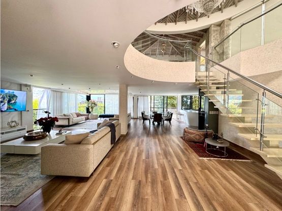casa de lujo, elegancia, jacuzzi, terraza, envigado, exclusividad, moderna, amplitud, gym, billar, poblado, hermosa vista, naturaleza, zonas verdes