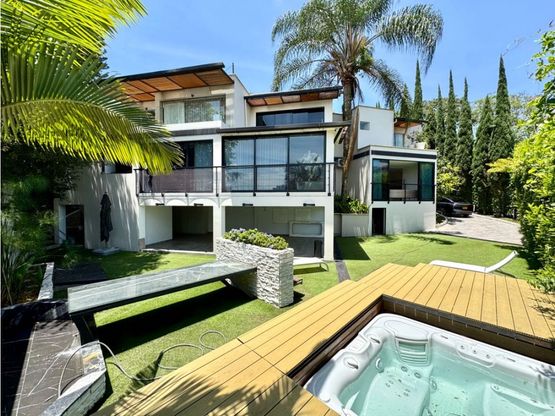 casa de lujo, elegancia, jacuzzi, terraza, envigado, exclusividad, moderna, amplitud, gym, billar, poblado, hermosa vista, naturaleza, zonas verdes