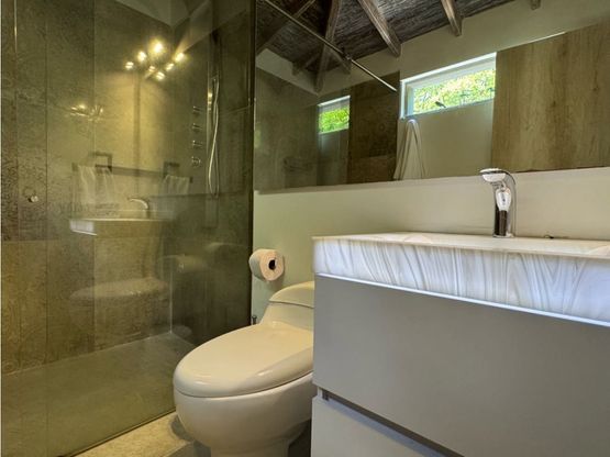 casa de lujo, elegancia, jacuzzi, terraza, envigado, exclusividad, moderna, amplitud, gym, billar, poblado, hermosa vista, naturaleza, zonas verdes