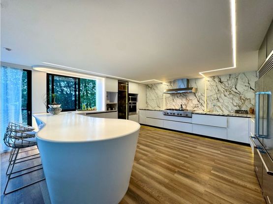 casa de lujo, elegancia, jacuzzi, terraza, envigado, exclusividad, moderna, amplitud, gym, billar, poblado, hermosa vista, naturaleza, zonas verdes