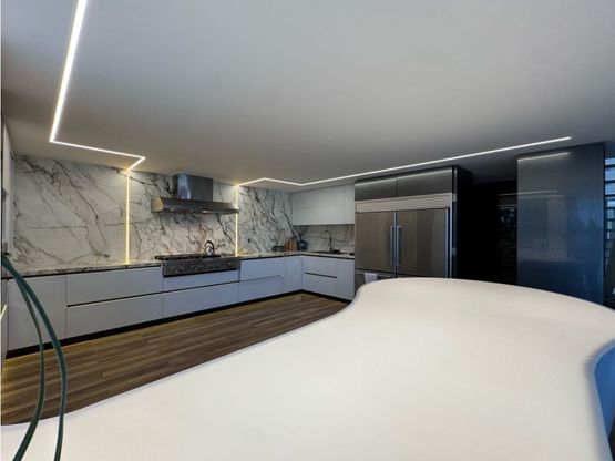 casa de lujo, elegancia, jacuzzi, terraza, envigado, exclusividad, moderna, amplitud, gym, billar, poblado, hermosa vista, naturaleza, zonas verdes