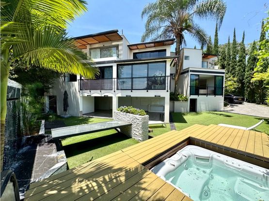 casa de lujo, elegancia, jacuzzi, terraza, envigado, exclusividad, moderna, amplitud, gym, billar, poblado, hermosa vista, naturaleza, zonas verdes