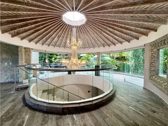 casa de lujo, elegancia, jacuzzi, terraza, envigado, exclusividad, moderna, amplitud, gym, billar, poblado, hermosa vista, naturaleza, zonas verdes
