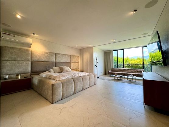casa de lujo, elegancia, jacuzzi, terraza, envigado, exclusividad, moderna, amplitud, gym, billar, poblado, hermosa vista, naturaleza, zonas verdes